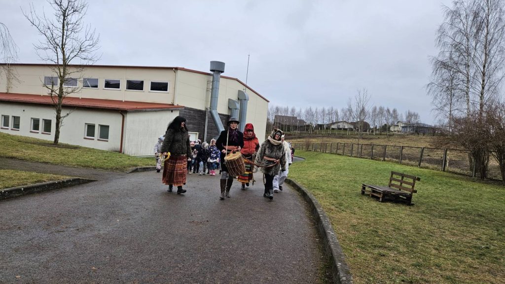 Ziemassvētki ar folkloras kopu