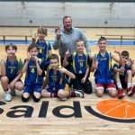 3.-5.klašu basketbola komanda.