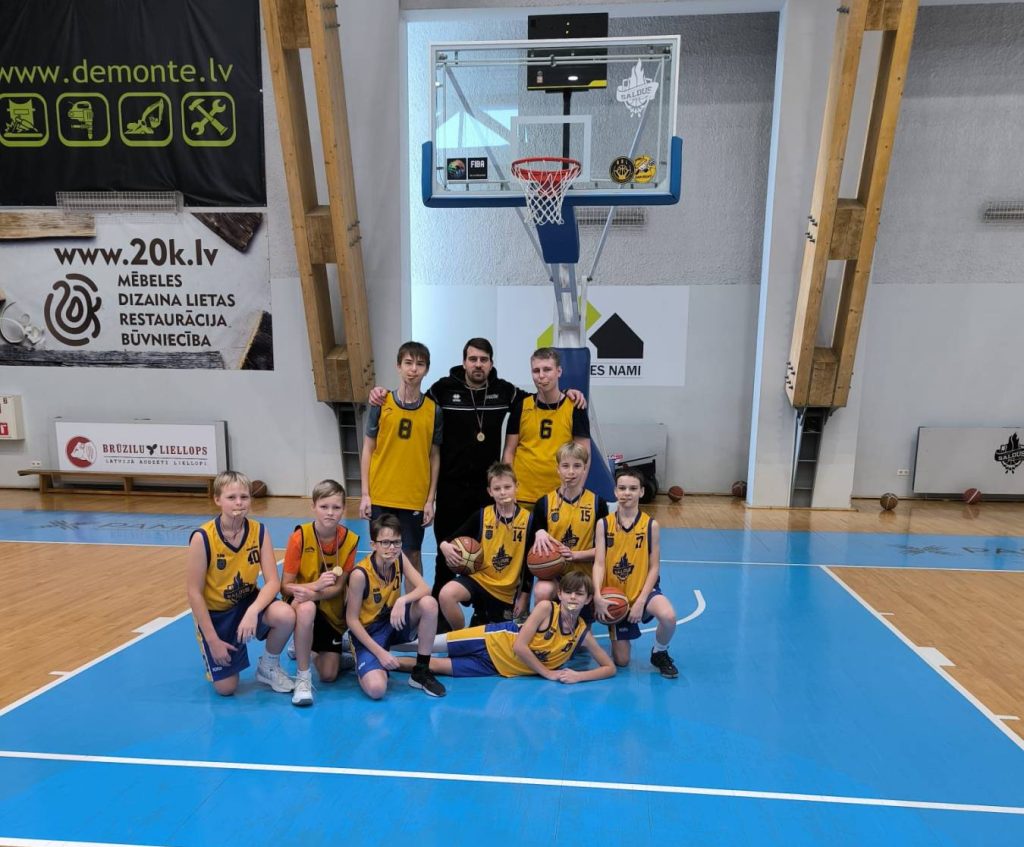 6.-7.klašu zēnu basketbola komanda