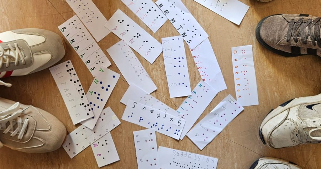 "Dažādo kurpju diena"