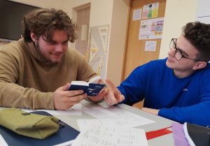 12.klase liek kopā matemātiku un literatūru.