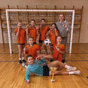 Meiteņu futbola komanda