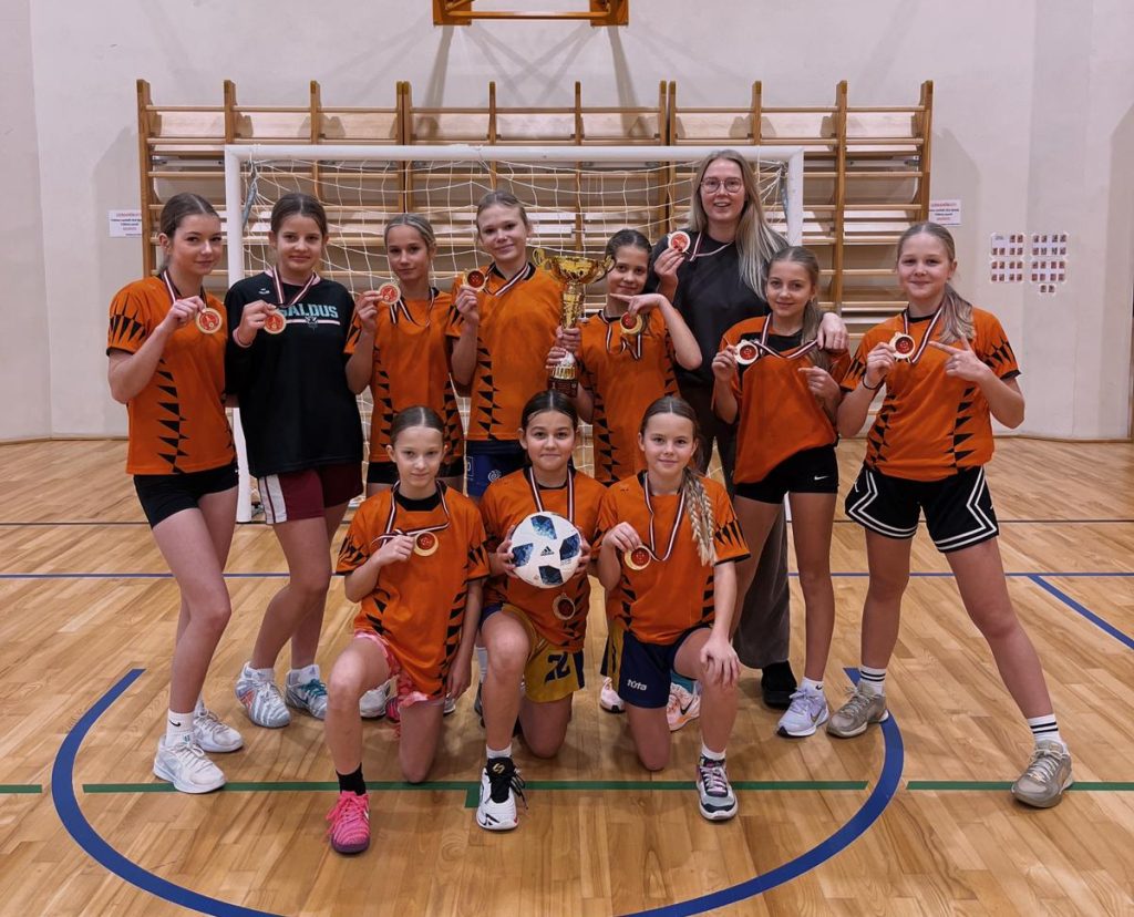 Meiteņu futbola komanda