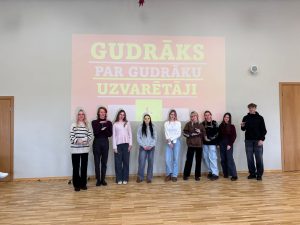 11.klašu skolēni, spēles "Gudrāks par gudrāku"dalībnieki