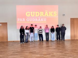 9.klases spēles "Gudrāks par gudrāku dalībnieki"