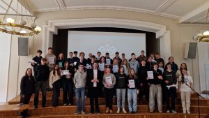 "Papīra tilti" komandas