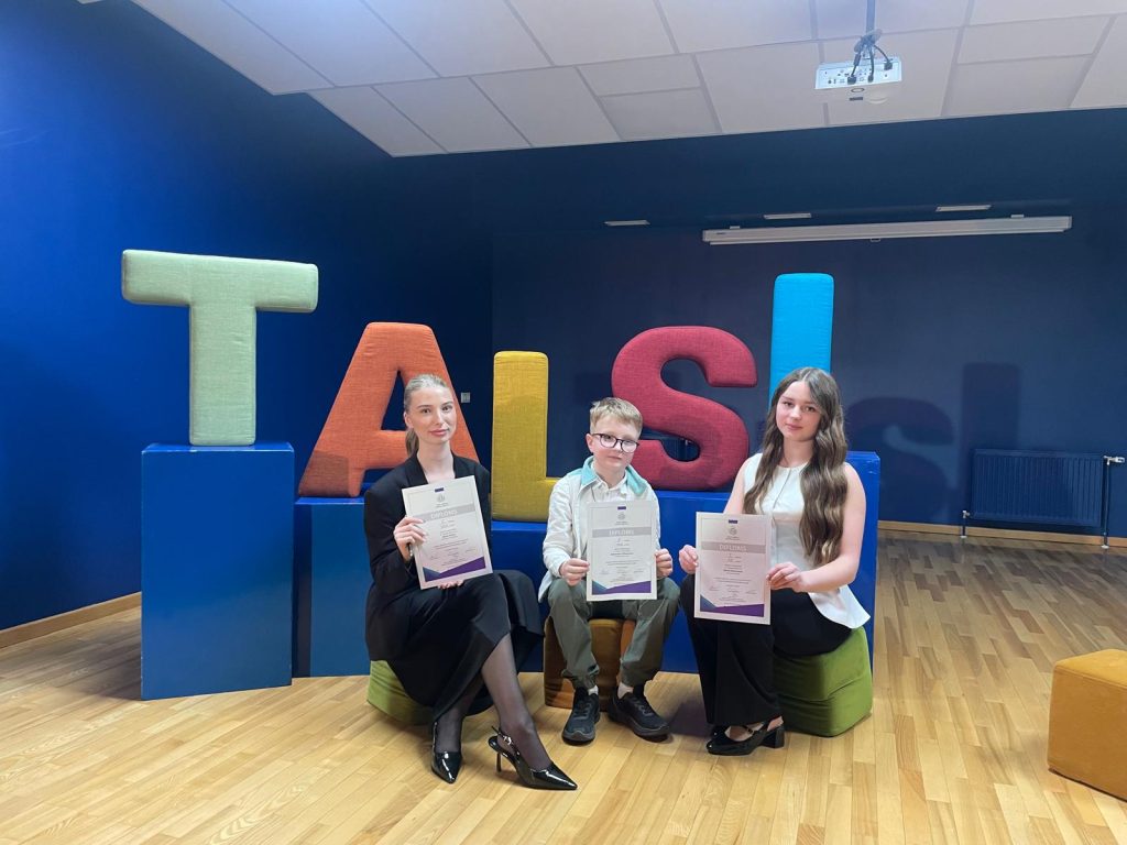 Skatuves runas konkursa dalībnieki