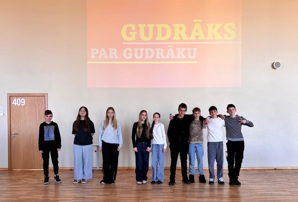 7.klašu pārstāvji "Gudrāks par gudrāku"spēlē