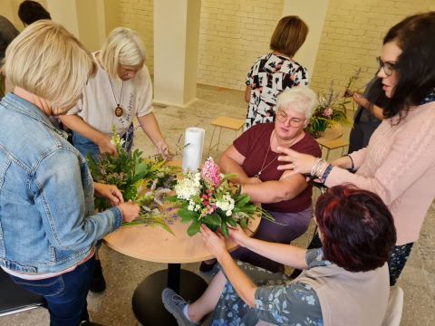 ziedu kārtošanas nodarbība