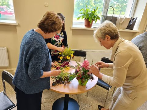 ziedu kārtošanas nodarbība