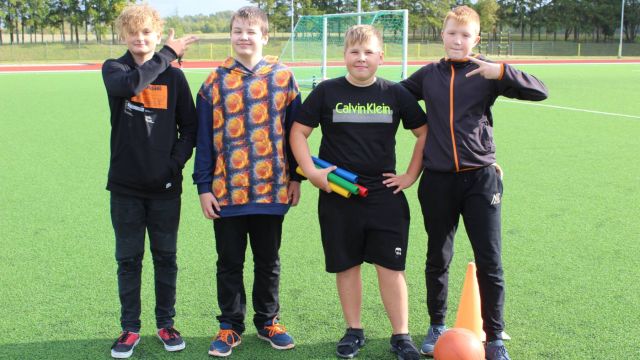 sesto klašu puiši gaida piektos