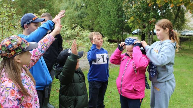 visi vēlas pildīt uzdevumu