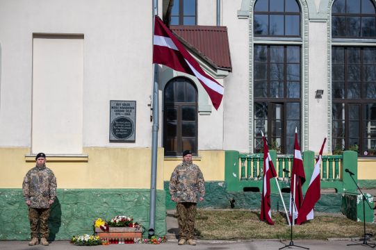 piemiņas vieta stacijā