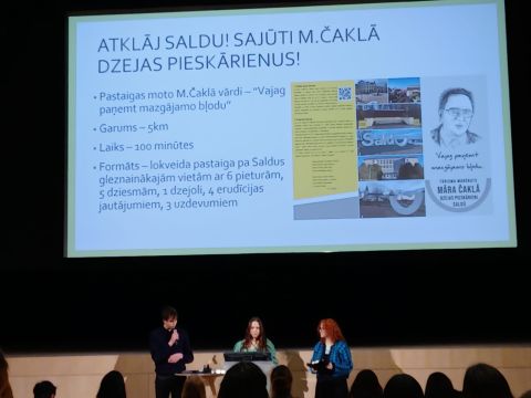 skolēni prezentē savu darbu