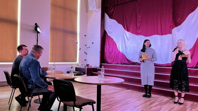 pasākuma vadītājas