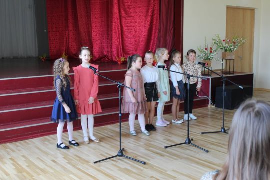 sakumskolas ansamblis sveic