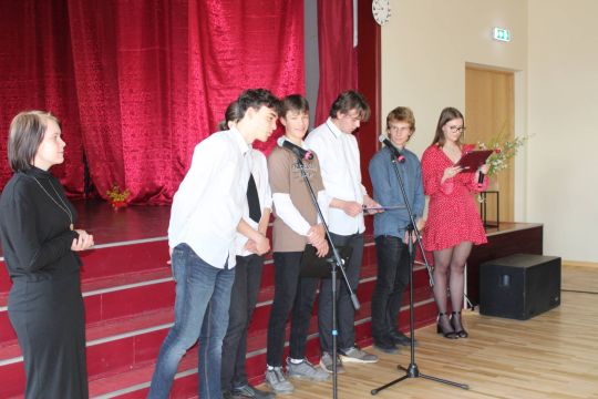 11.klases sveic divpadspimo klašu skolenus