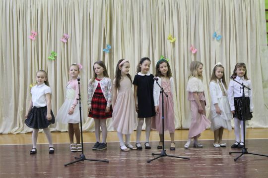 dzied meiteņu ansamblis