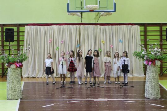 dzied meiteņu ansamblis