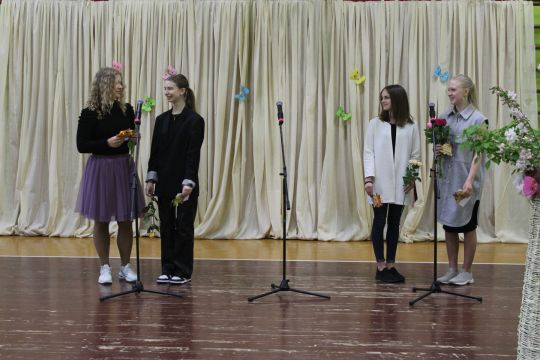 dzied 8.klašu meitenes