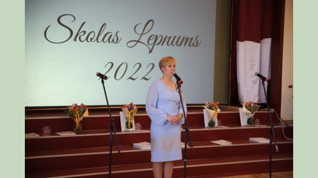 Skolas direktore- Inga Mankus