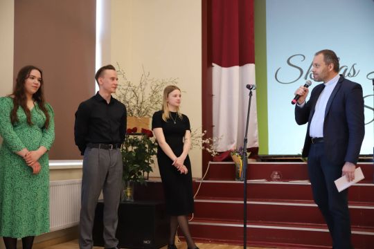 runu saka G.Apriķis