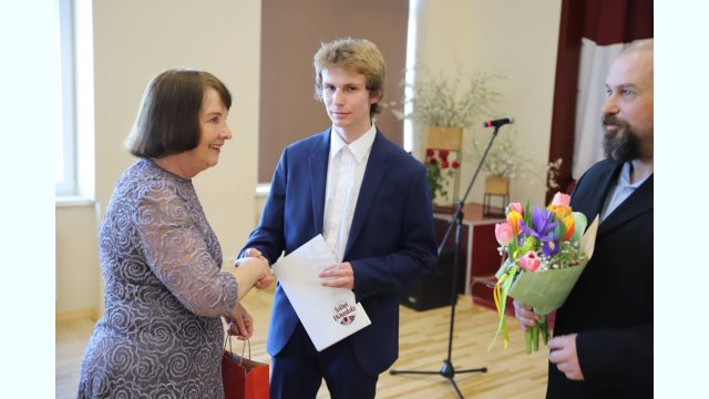 Rolandu sveic I.Jēkabsone