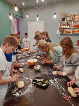 maizes klaipus veido bērni