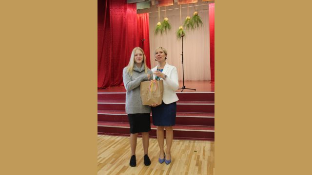 8.c klases skolniece