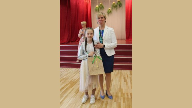 2.d klases skolniece
