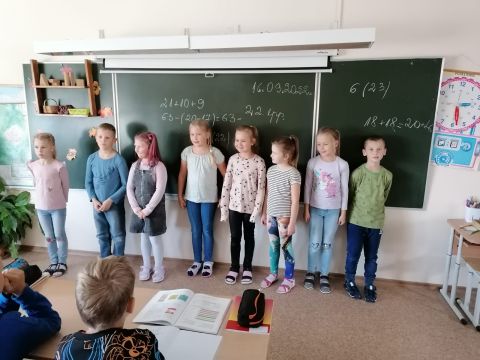 bērni skaita dzeju