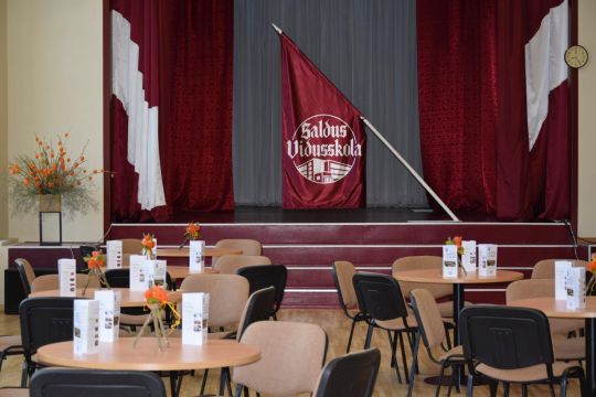 skola saposta gaidot viesus