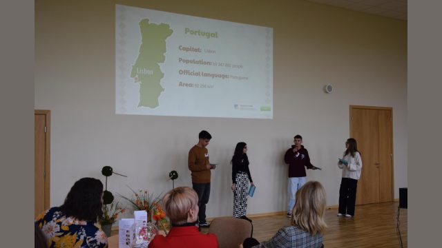 portugāļi prezentē savu valstu