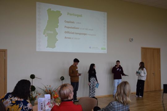 portugāļi prezentē savu valstu