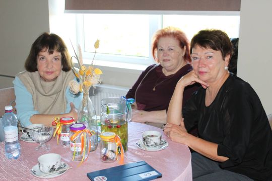 Goda viesi, skolotājas Ilzīte, Ņina un Irēna