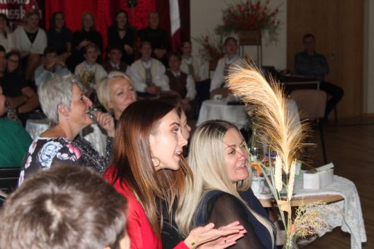 Skolotāji dzied līdzi