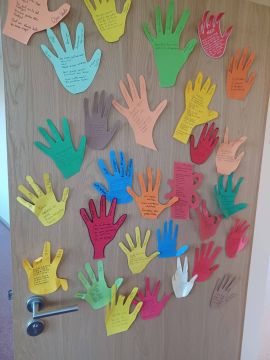 dzejas durvis atverot