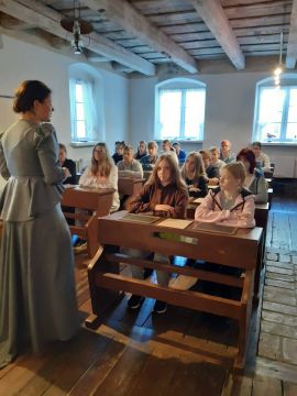 Senās skolas nodarbība