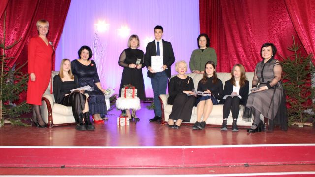 Devīto klašu teicamnieki ar vecākiem