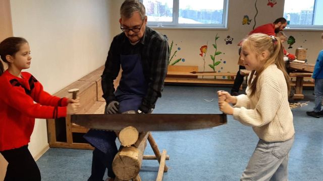 bērni namdara nodarbība