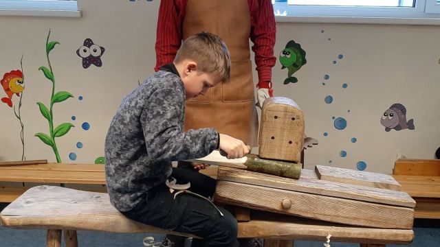 bērni namdara nodarbība