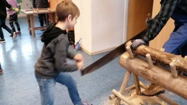 bērni namdara nodarbība