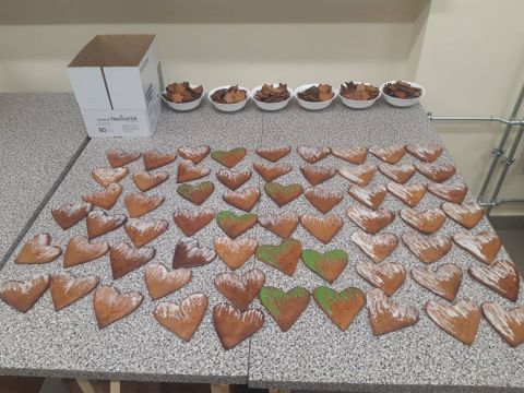 nodekorētās piparkūkas