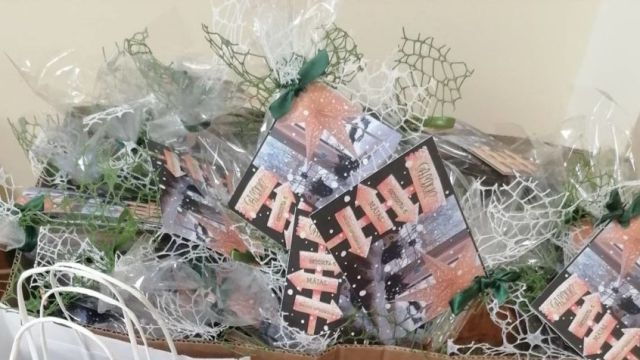 dāvanas sasaiņotas