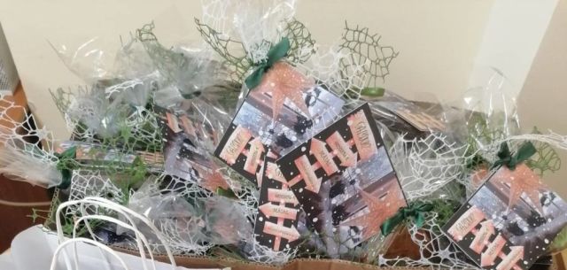 dāvanas sasaiņotas