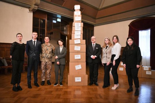 Skolēni ar Valsts Prezidentu