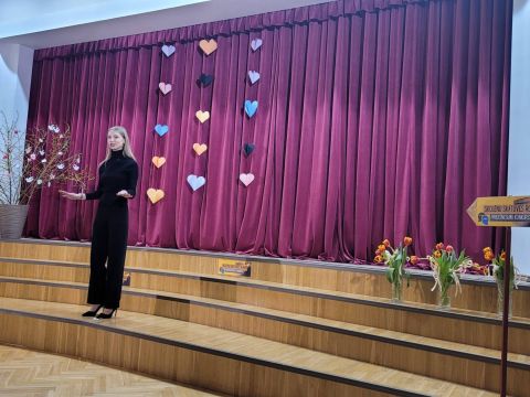 Uzstājas Alise Hūne