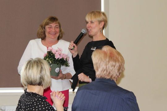 IP vadītāja Saulcerīte Levica un Saldus vidusskolas direktore I.Mankus