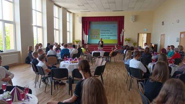 Foto no pasākuma olimpiāzu, konkursu un sporta sacensību uzvarētājiem.