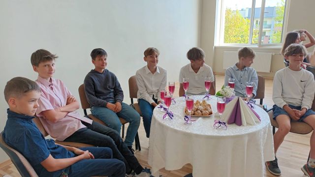 Foto no pasākuma olimpiāzu, konkursu un sporta sacensību uzvarētājiem.